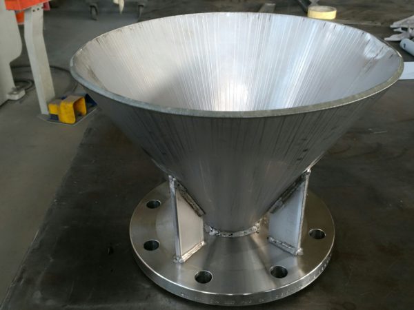 particolare cono in acciaio inox