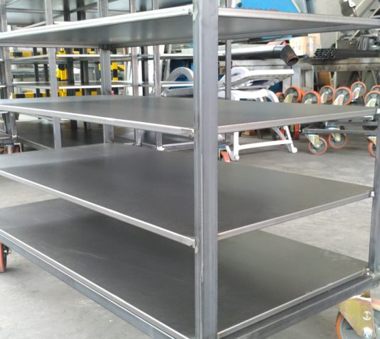 carrello in lamiera con ruote girevoli